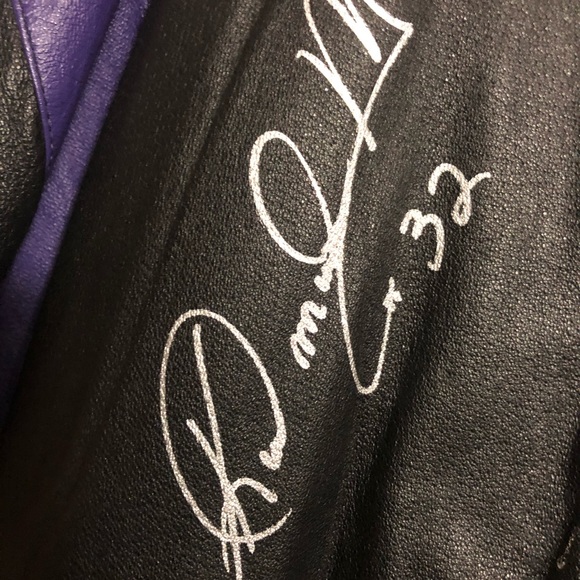 Utah Jazz Leather Jacket. Signed ‘99-‘00 team - Picture 4 of 8